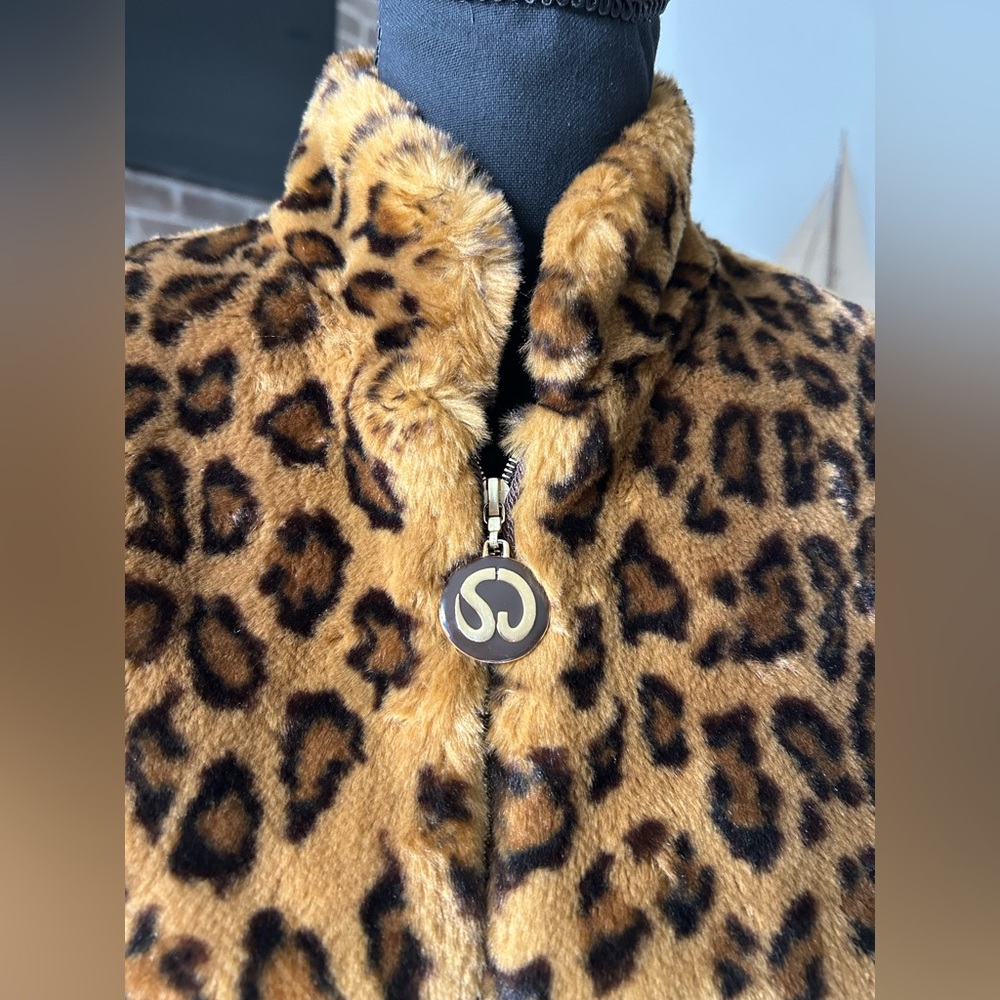St. John Sport Faux Fur Bomber Jacket Chubby Leopard Size Small Signature Zipper - Picture 5 of 12